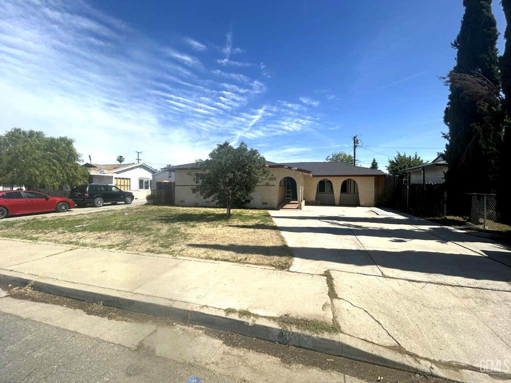 Photo of 1417 Dorian Drive, Bakersfield, CA 93304 (MLS # 202606218)