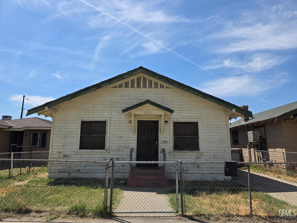 Photo of 2225 O Street, Bakersfield, CA 93301 (MLS # 202604172)