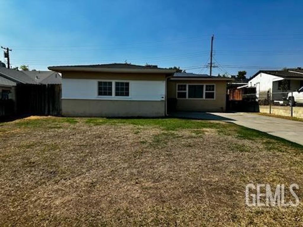 Photo of 3104 Edwards Avenue, Bakersfield, CA 93306 (MLS # 202510800)
