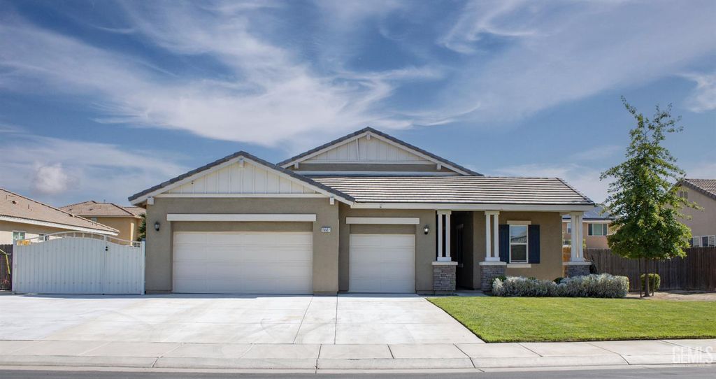 Photo of 15527 Avanti Drive, Bakersfield, CA 93314 (MLS # 202511251)