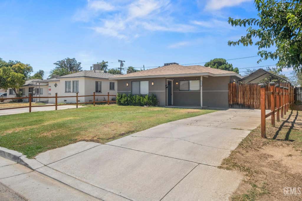 Photo of 1316 El Tejon Avenue, Bakersfield, CA 93308 (MLS # 202607869)