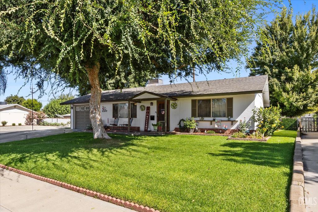 Photo of 5812 Burke Way, Bakersfield, CA 93309 (MLS # 202600855)