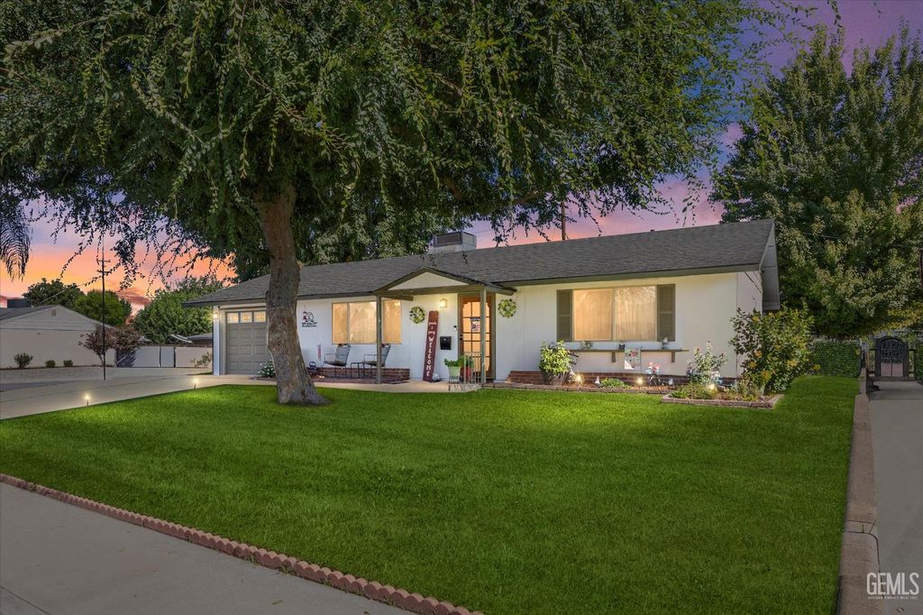 Photo of 5812 Burke Way, Bakersfield, CA 93309 (MLS # 202600855)