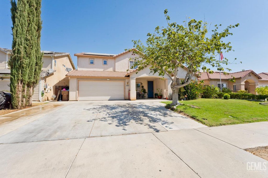 Photo of 11416 Revolution Road, Bakersfield, CA 93312 (MLS # 202608429)