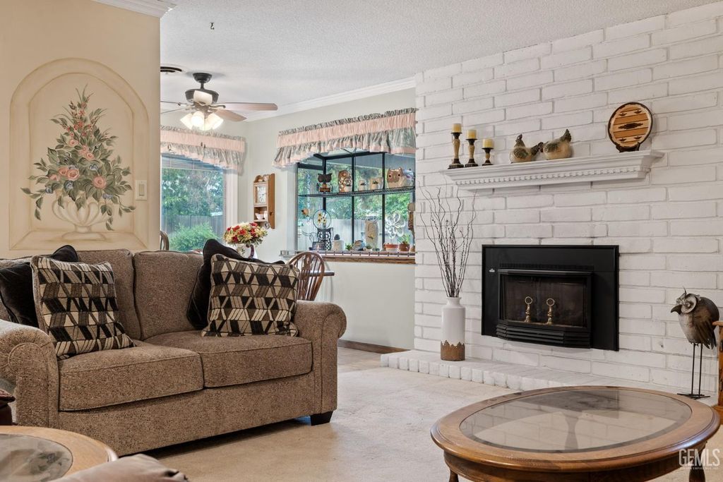 Photo of 4713 Summertree Lane, Bakersfield, CA 93309 (MLS # 202512867)