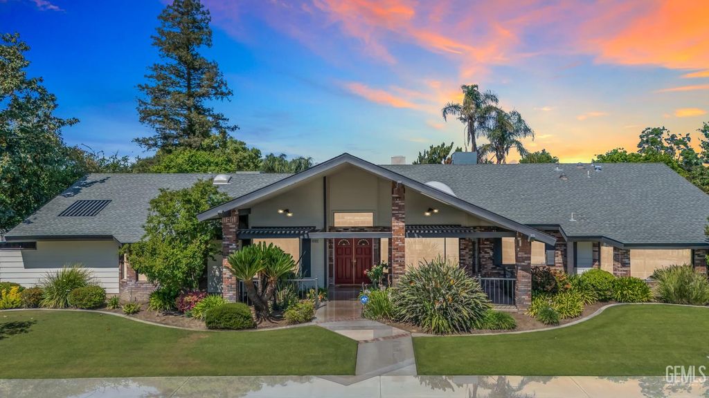 Photo of 9600 Valley Oak Court, Bakersfield, CA 93311 (MLS # 202603521)