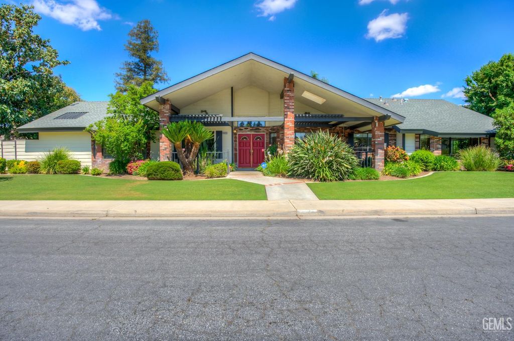 Photo of 9600 Valley Oak Court, Bakersfield, CA 93311 (MLS # 202603521)