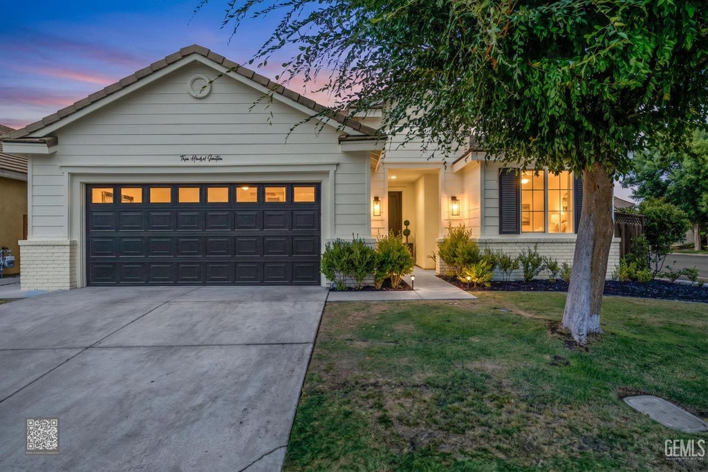 Photo of 317 Dumont Drive, Bakersfield, CA 93312 (MLS # 202607951)