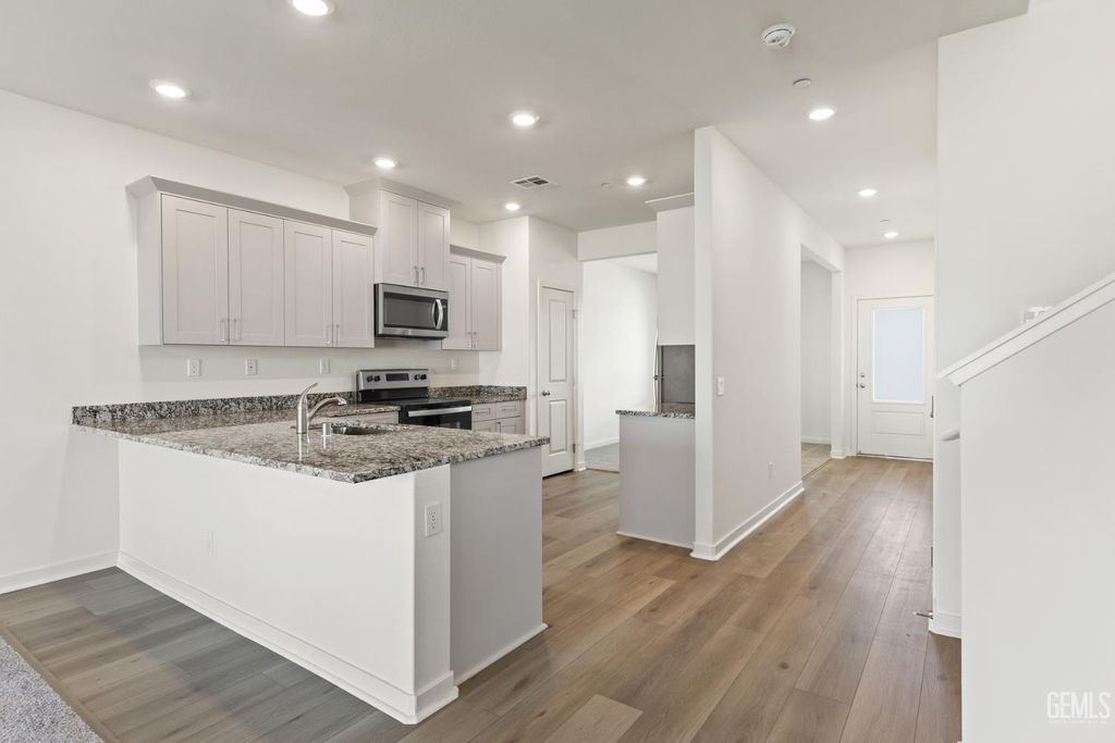 Photo of 7606 Rambutan Place, Bakersfield, CA 93313 (MLS # 202511242)
