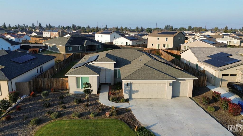 Photo of 7500 Bristol Spring Avenue, Bakersfield, CA 93313 (MLS # 202605693)