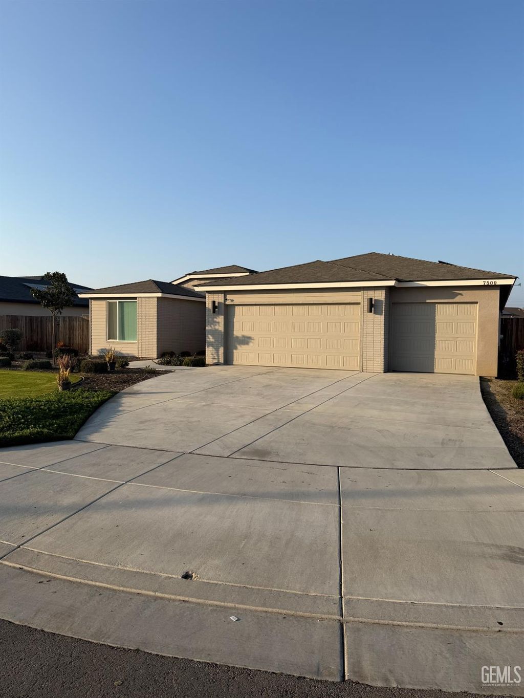 Photo of 7500 Bristol Spring Avenue, Bakersfield, CA 93313 (MLS # 202605693)