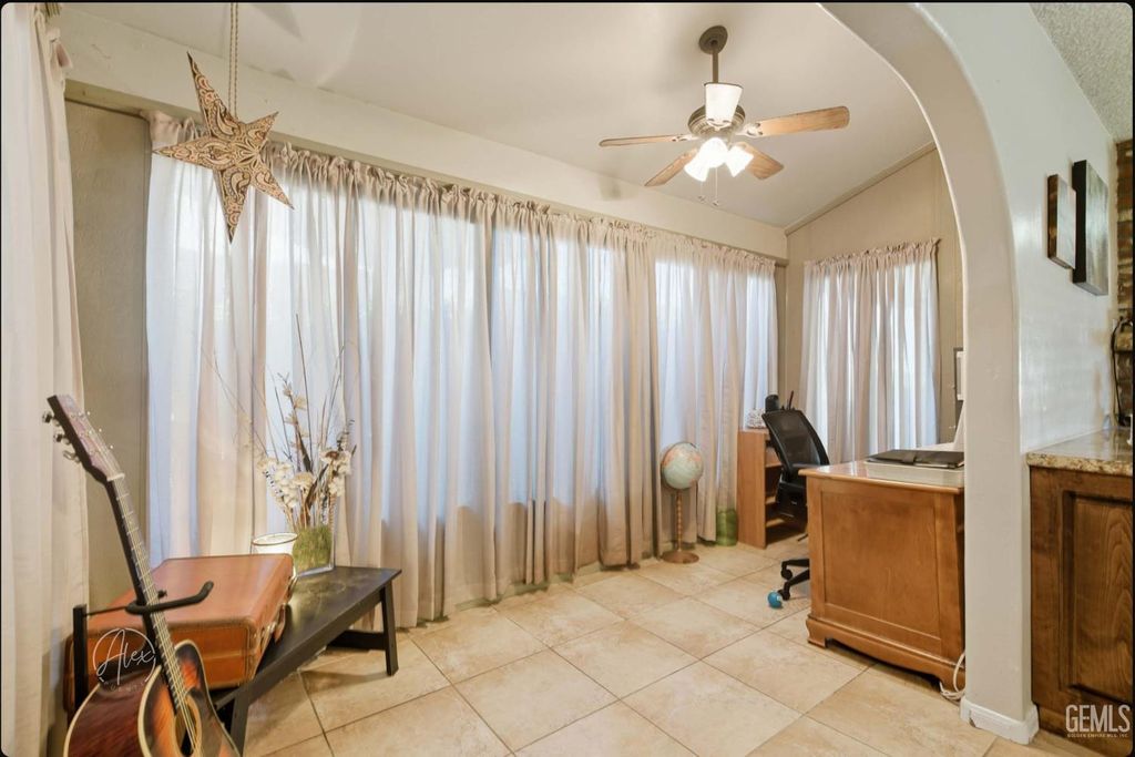 Photo of 1014 3rd Street, Taft, CA 93268 (MLS # 202511414)