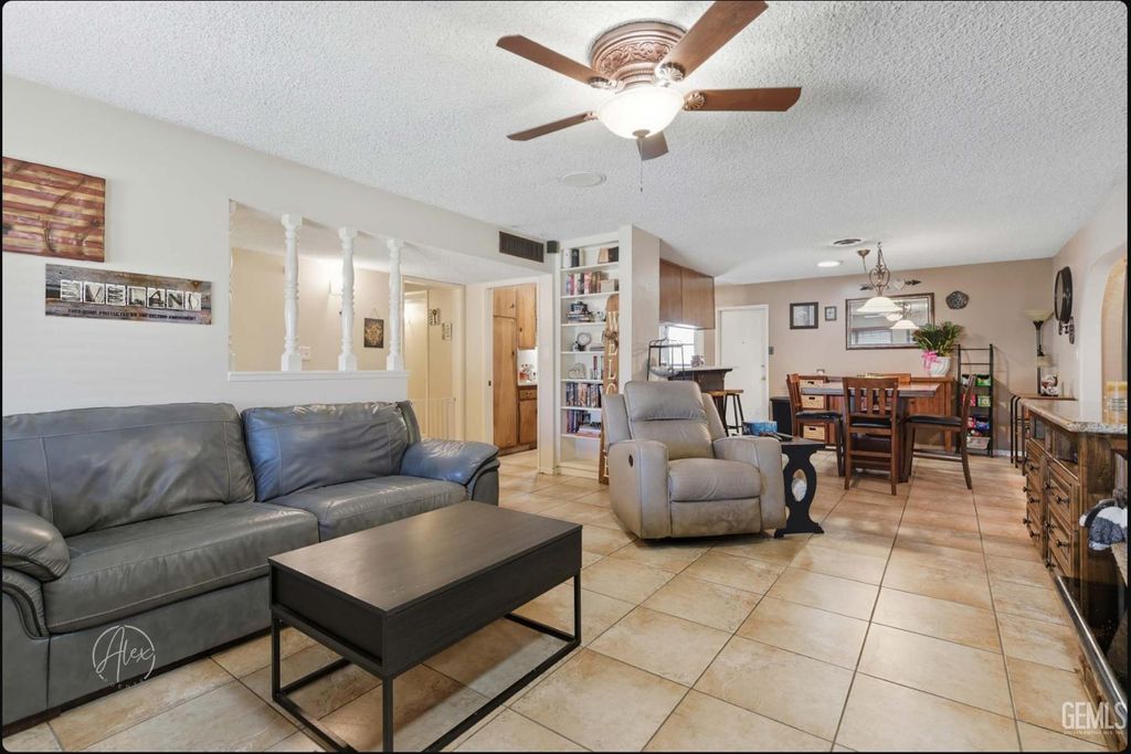 Photo of 1014 3rd Street, Taft, CA 93268 (MLS # 202511414)