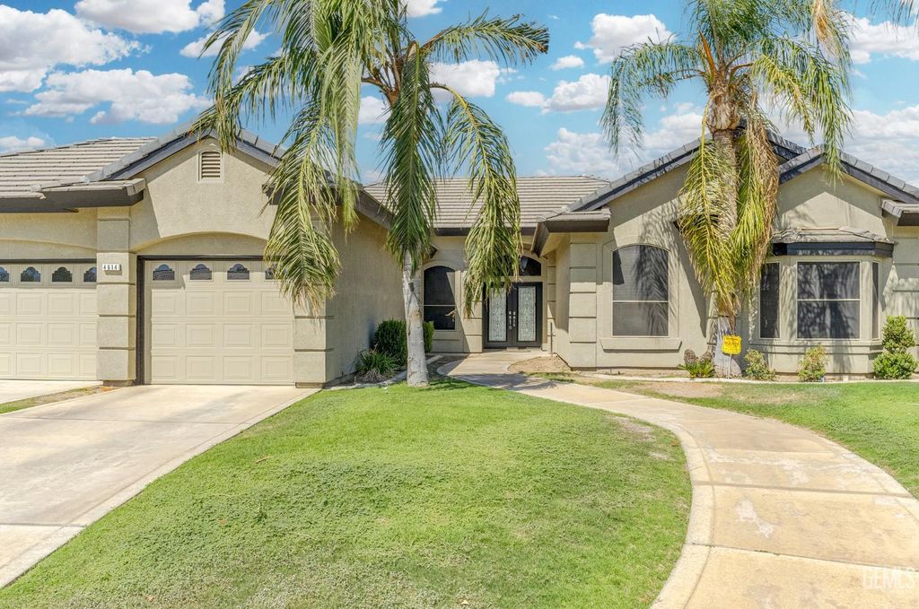 Photo of 4614 Crosshaven Avenue, Bakersfield, CA 93313 (MLS # 202510454)