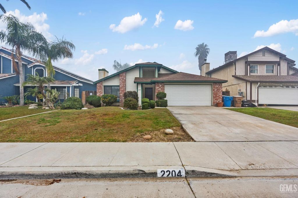 Photo of 2204 Kelso Peak Avenue, Bakersfield, CA 93304 (MLS # 202601142)