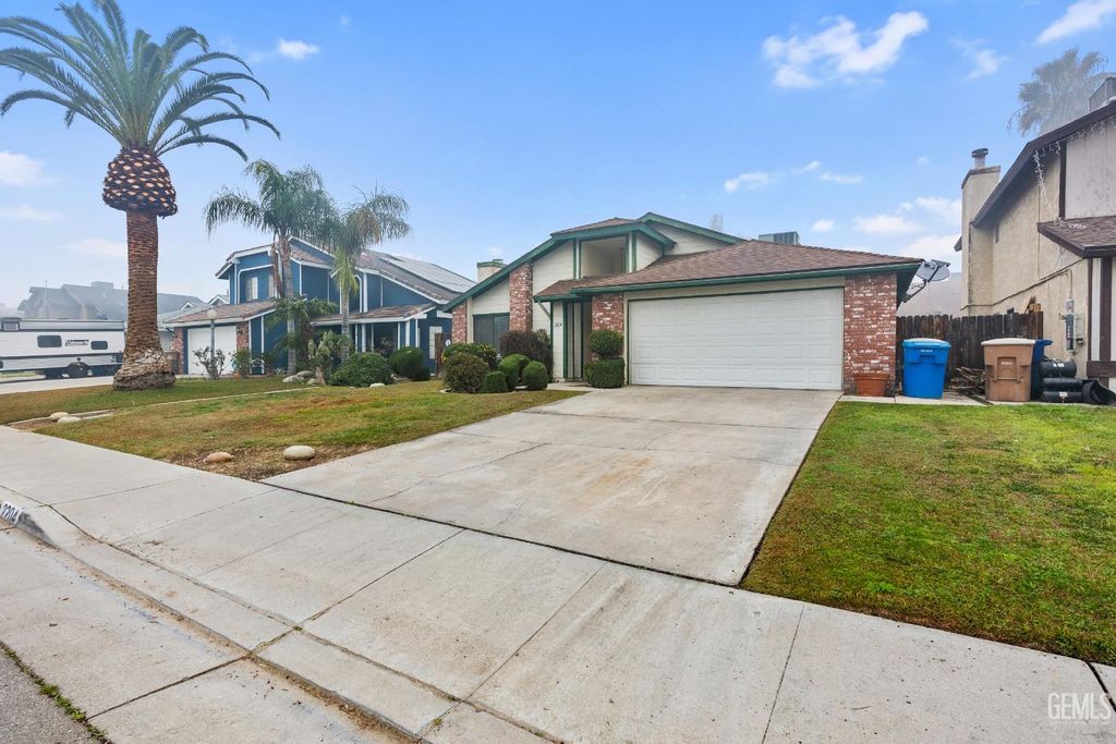 Photo of 2204 Kelso Peak Avenue, Bakersfield, CA 93304 (MLS # 202601142)