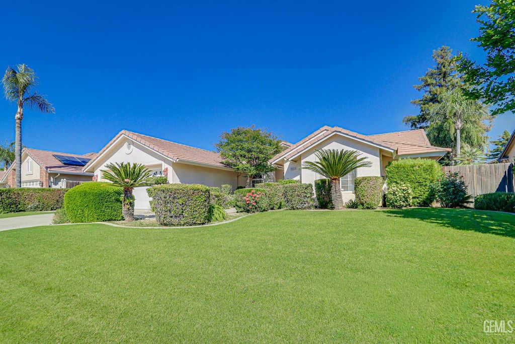 Photo of 8606 Rockhampton Drive, Bakersfield, CA 93313 (MLS # 202603954)