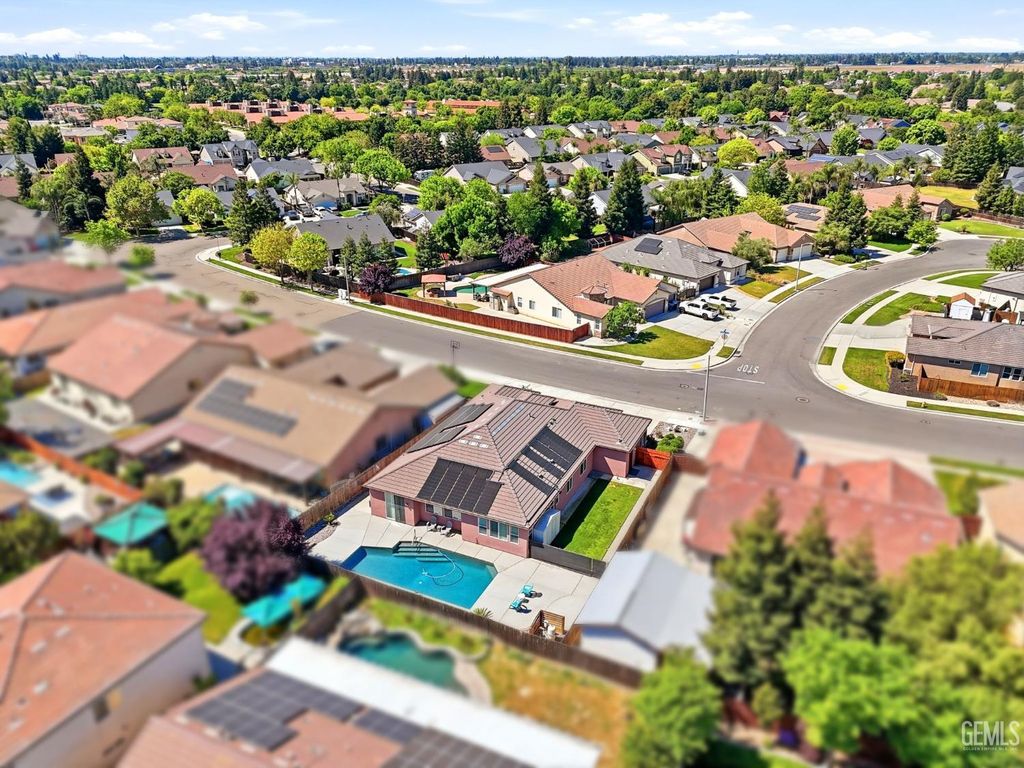 Photo of 1998 Albarino Street, Tulare, CA 93274 (MLS # 202603921)