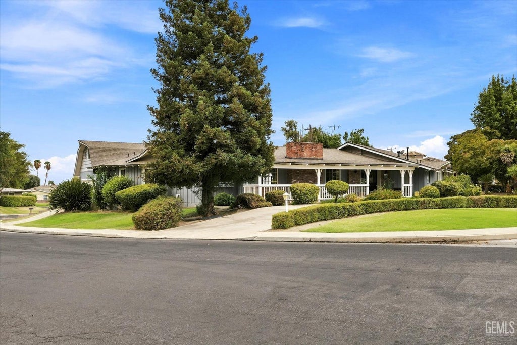 Photo of 3641 Country Club Drive, Bakersfield, CA 93306 (MLS # 202609651)