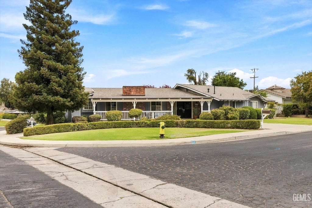 Photo of 3641 Country Club Drive, Bakersfield, CA 93306 (MLS # 202609651)
