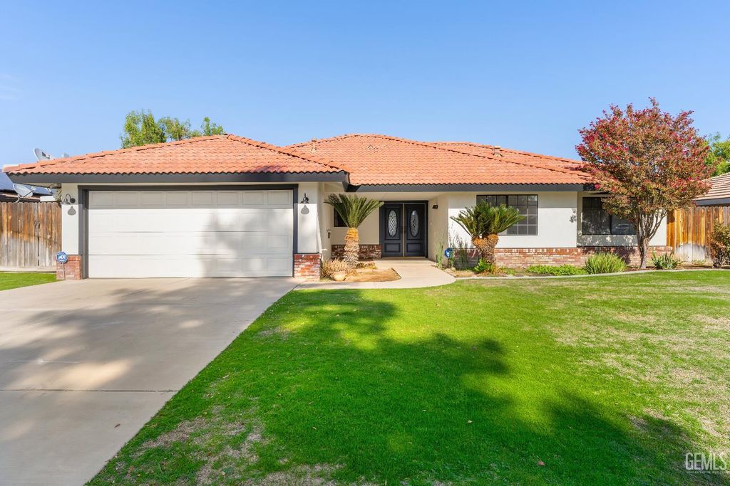 Photo of 4000 Clancy Court, Bakersfield, CA 93311 (MLS # 202510940)