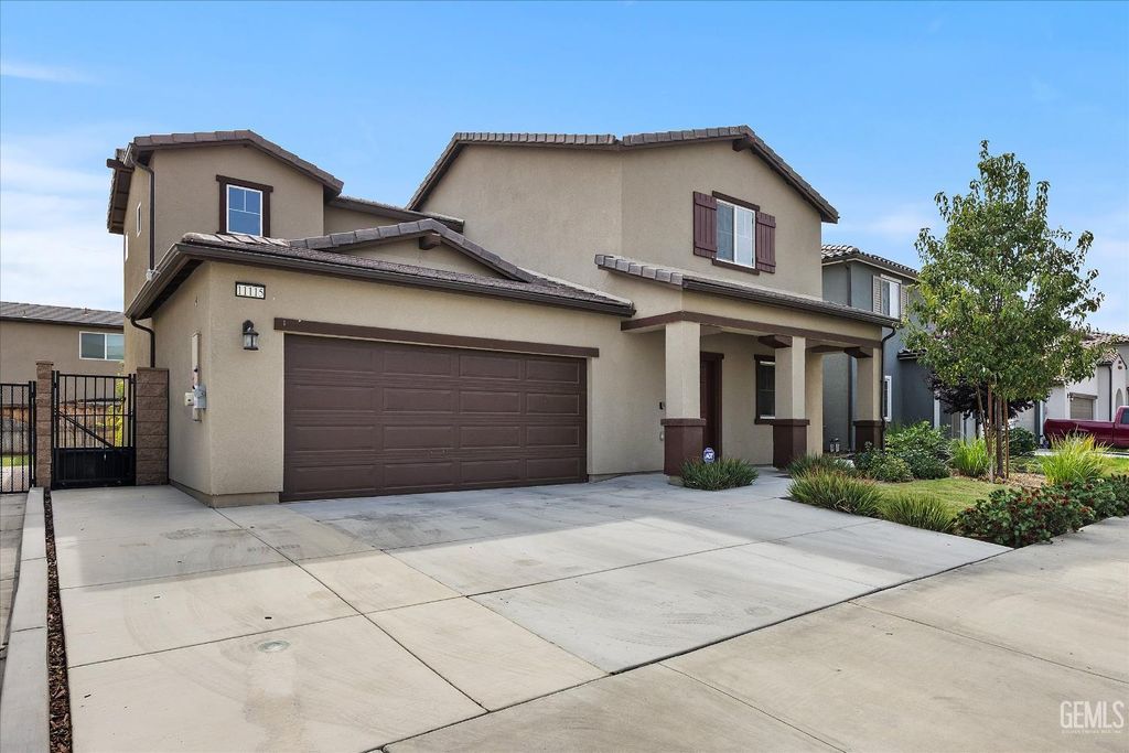 Photo of 11115 Guaranda Place, Bakersfield, CA 93306 (MLS # 202510754)