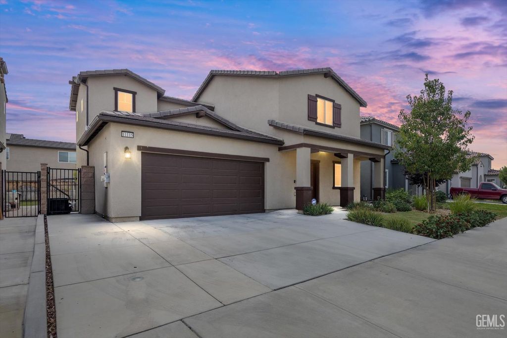 Photo of 11115 Guaranda Place, Bakersfield, CA 93306 (MLS # 202510754)