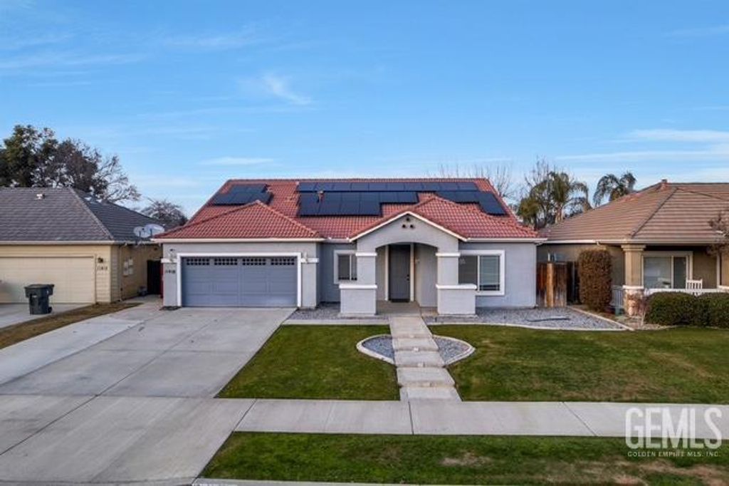 Photo of 11408 Presidential Road, Bakersfield, CA 93312 (MLS # 202510900)