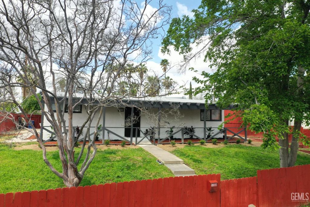 Photo of 3300 Bucknell Street, Bakersfield, CA 93305 (MLS # 202510694)