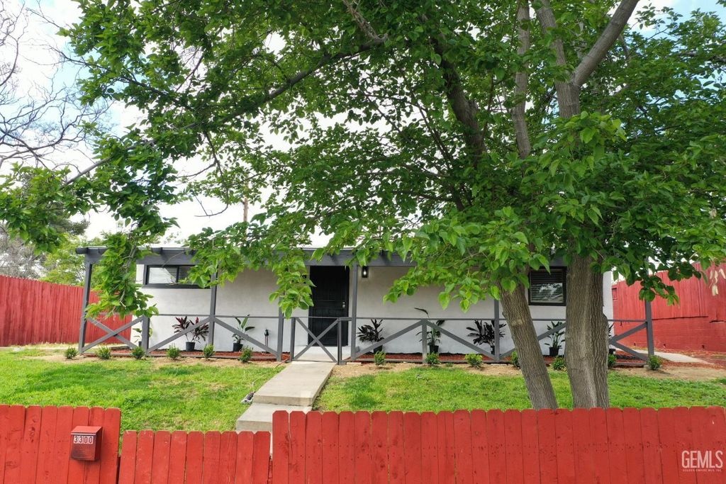 Photo of 3300 Bucknell Street, Bakersfield, CA 93305 (MLS # 202510694)