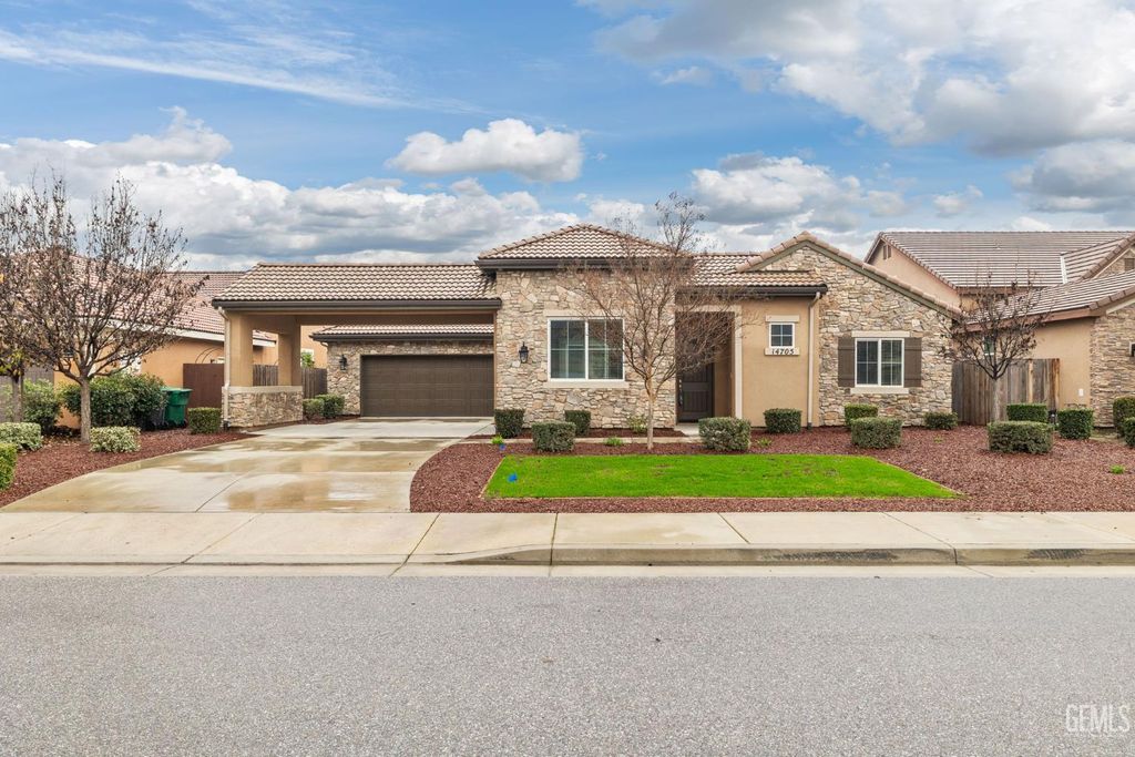 Photo of 14705 Citrus Tree Court, Bakersfield, CA 93314 (MLS # 202513571)