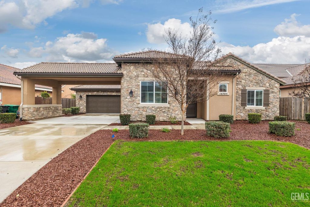 Photo of 14705 Citrus Tree Court, Bakersfield, CA 93314 (MLS # 202513571)