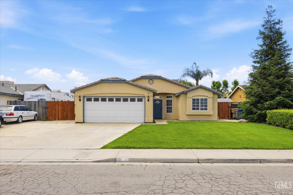 Photo of 4517 Kaytlain Avenue, Bakersfield, CA 93313 (MLS # 202604053)