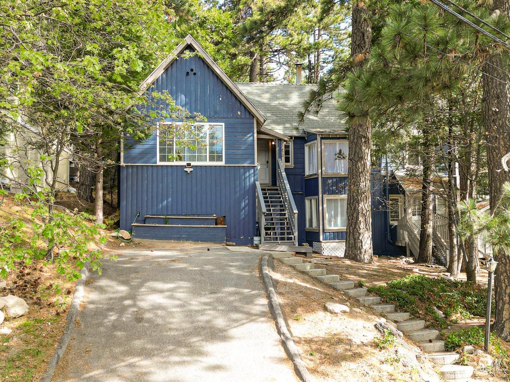 Photo of 27472 Meadow Drive, Lake Arrowhead, CA 92352 (MLS # 202608129)