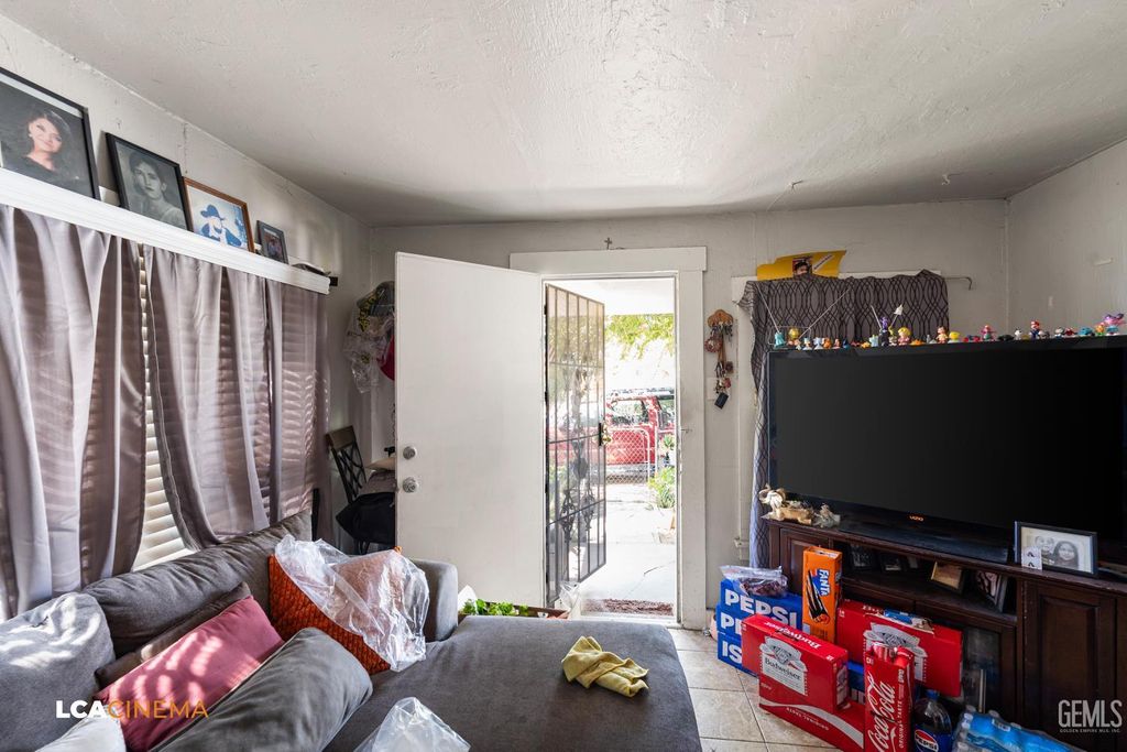 Photo of 1921 Miller Street, Bakersfield, CA 93305 (MLS # 202511139)