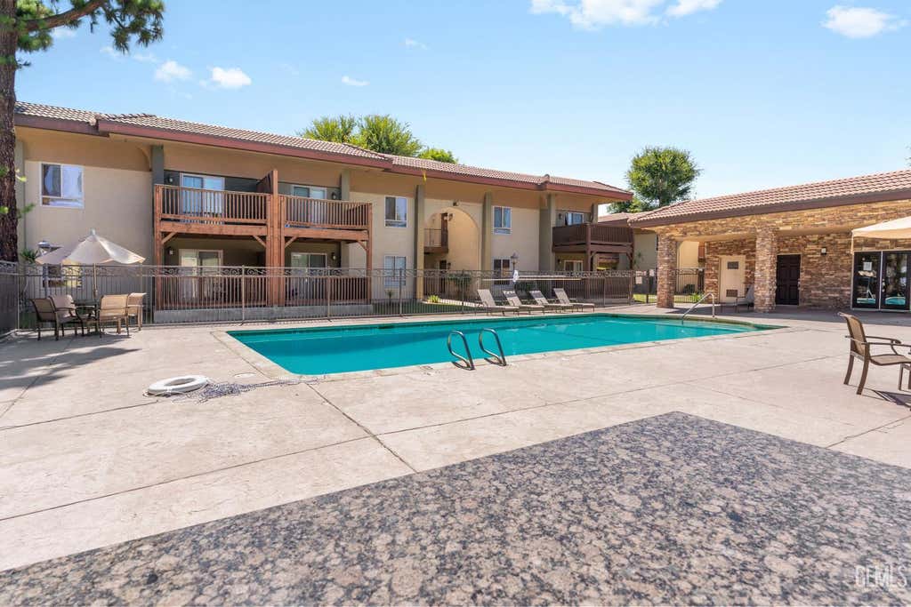 Photo of 3700 Q Street #212, Bakersfield, CA 93301 (MLS # 202607084)