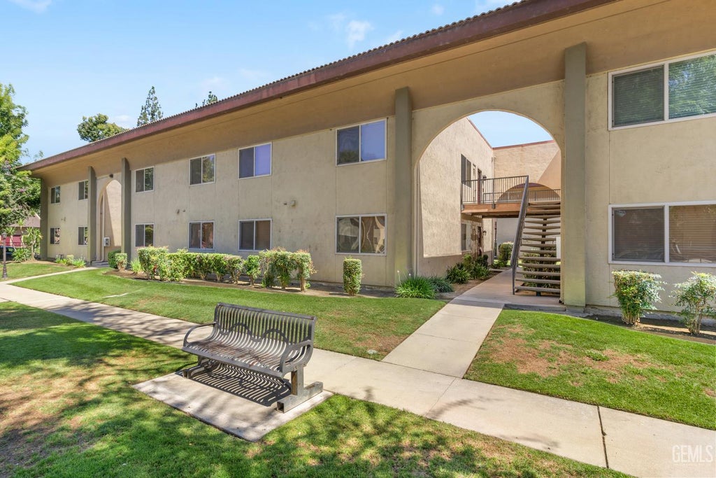 Photo of 3700 Q Street #212, Bakersfield, CA 93301 (MLS # 202607084)
