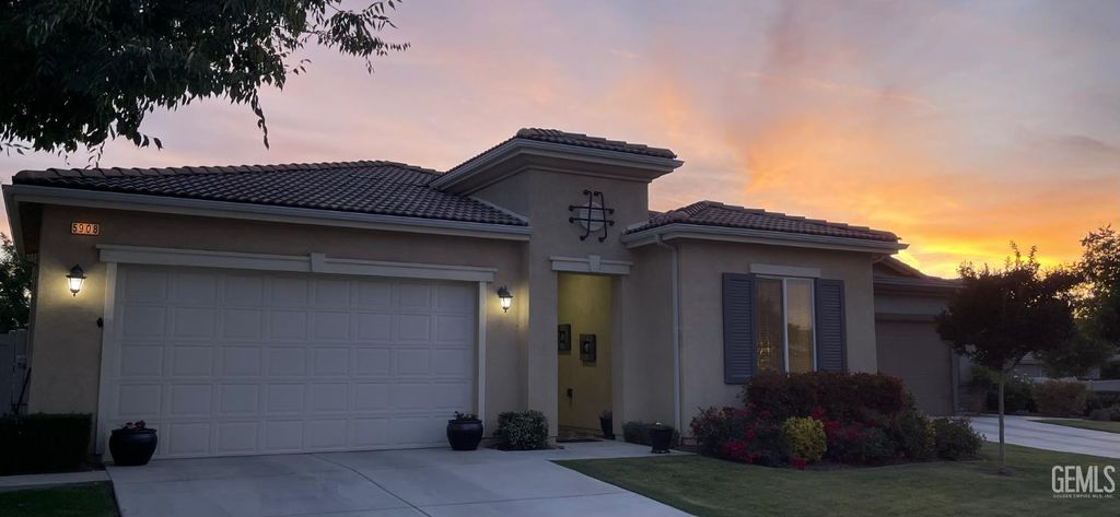 Photo of 5908 Orange Hill Place, Bakersfield, CA 93306 (MLS # 202511018)