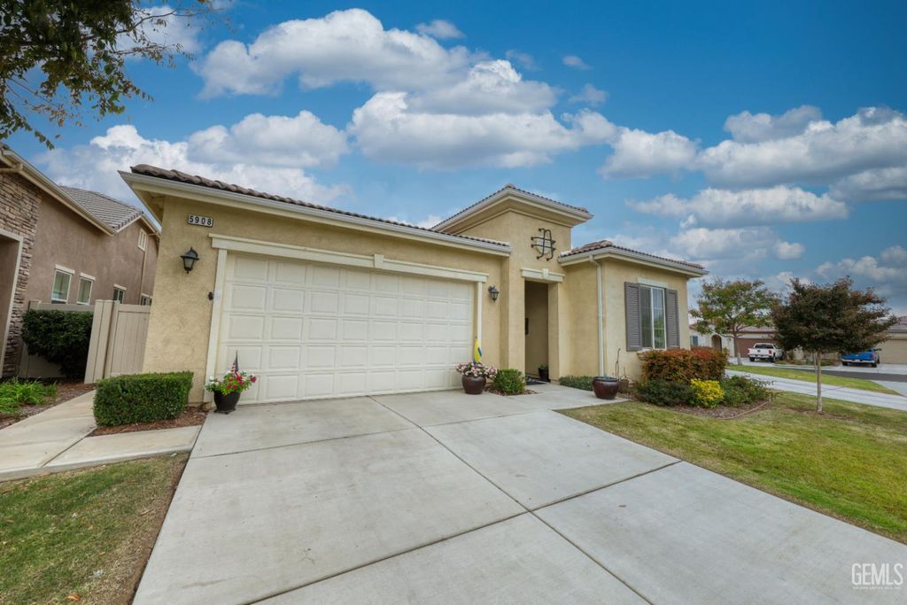 Photo of 5908 Orange Hill Place, Bakersfield, CA 93306 (MLS # 202511018)