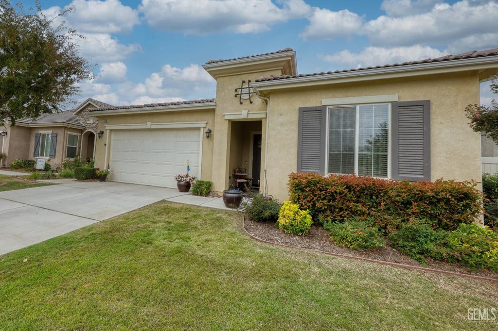 Photo of 5908 Orange Hill Place, Bakersfield, CA 93306 (MLS # 202511018)