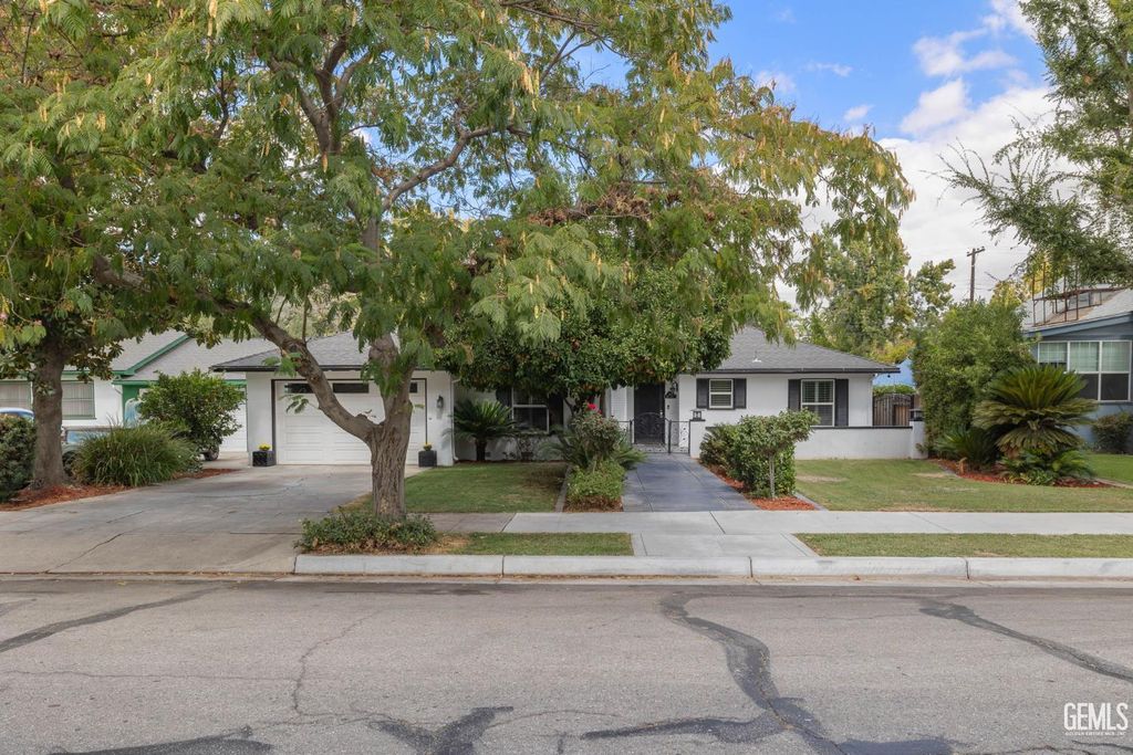 Photo of 2810 19th St. St, Bakersfield, CA 93301 (MLS # 202606073)