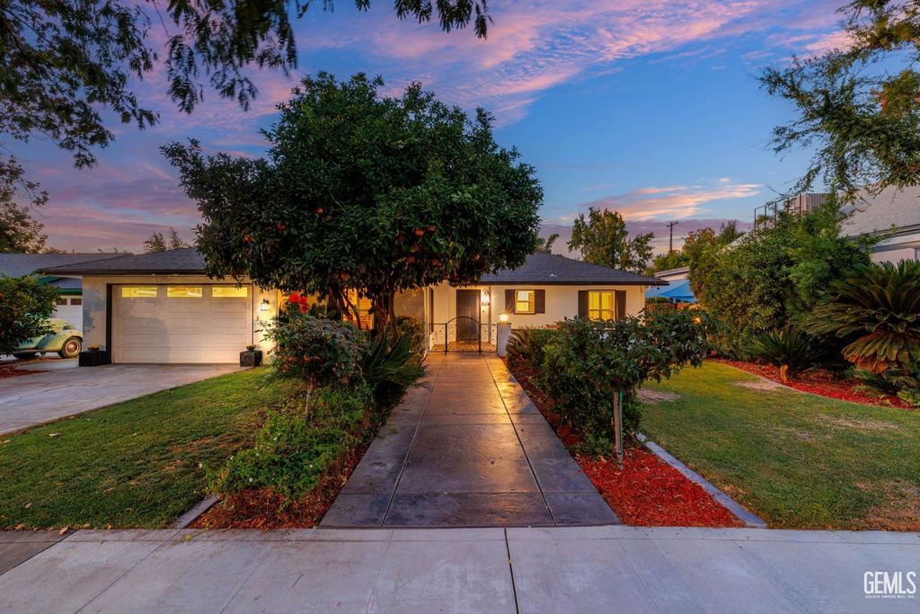 Photo of 2810 19th St. St, Bakersfield, CA 93301 (MLS # 202606073)
