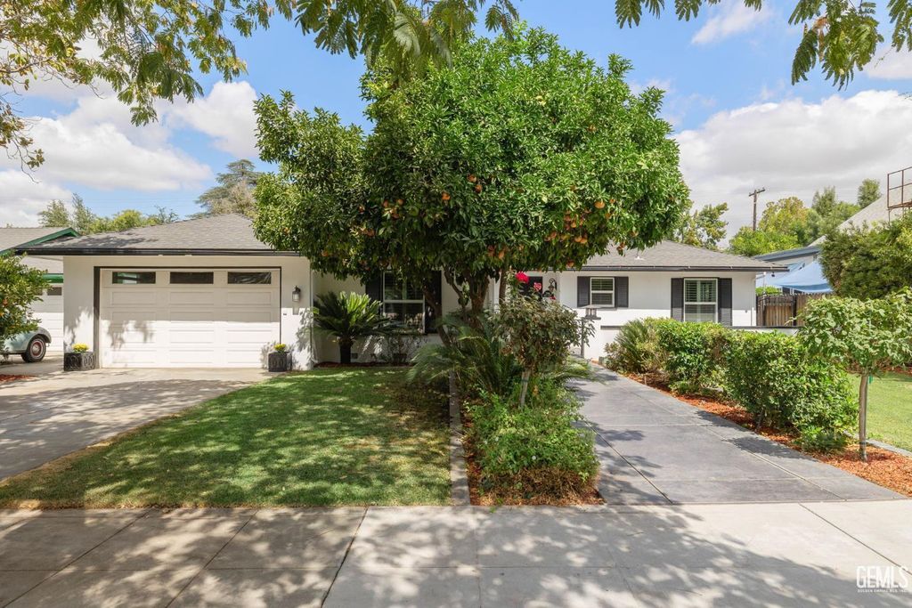 Photo of 2810 19th St. St, Bakersfield, CA 93301 (MLS # 202606073)