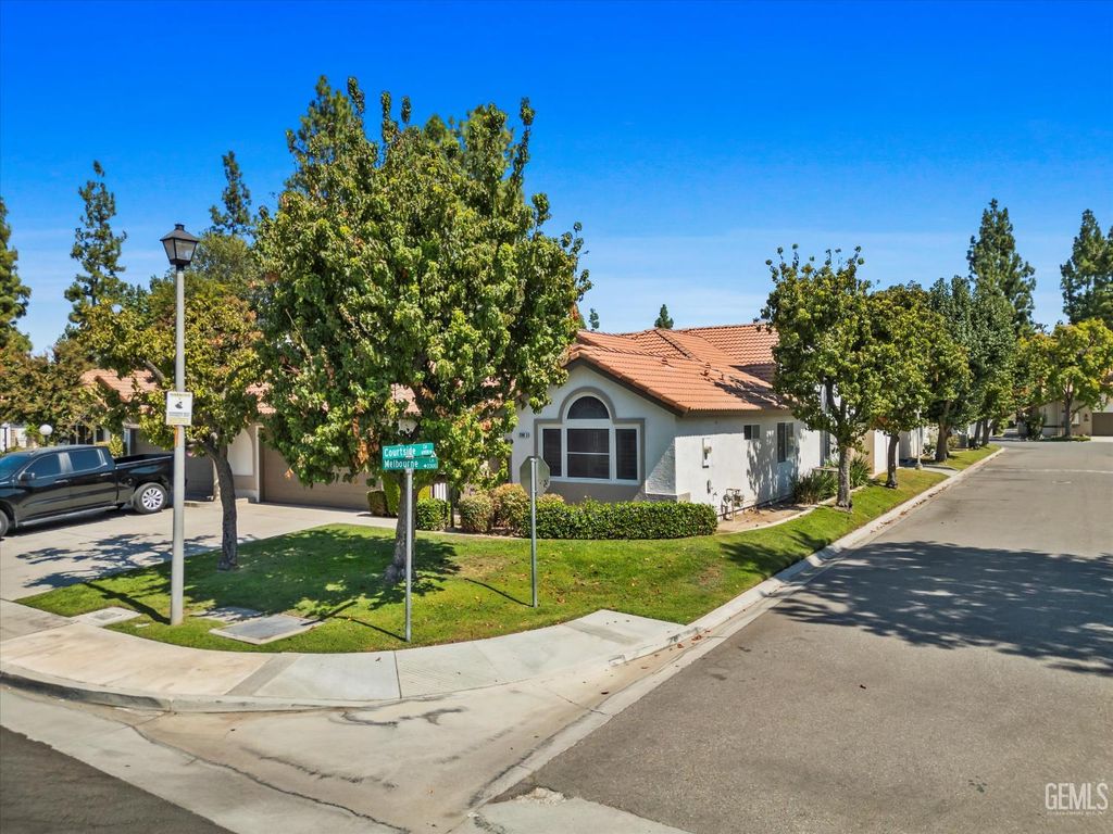 Photo of 2300 Melbourne Lane #3, Bakersfield, CA 93309 (MLS # 202510771)