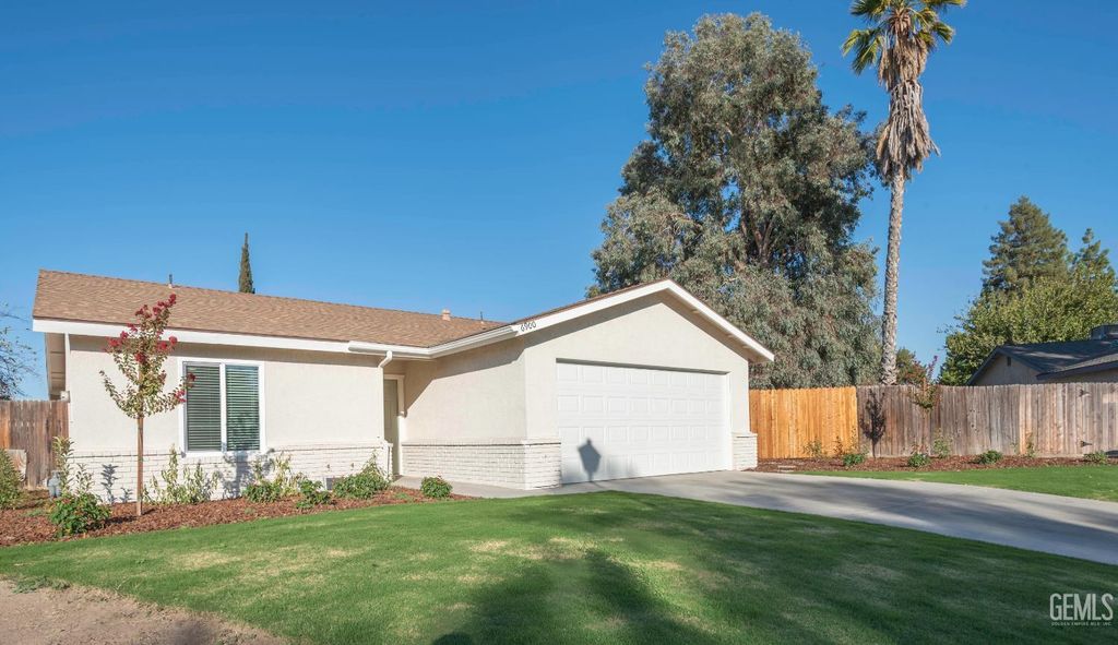 Photo of 6900 Palmetto Court, Bakersfield, CA 93309 (MLS # 202510634)