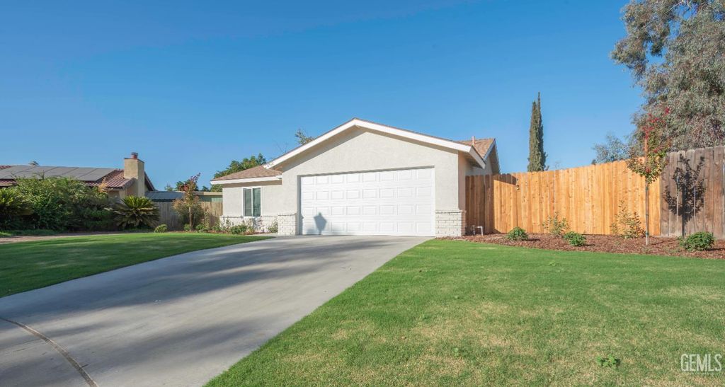 Photo of 6900 Palmetto Court, Bakersfield, CA 93309 (MLS # 202510634)
