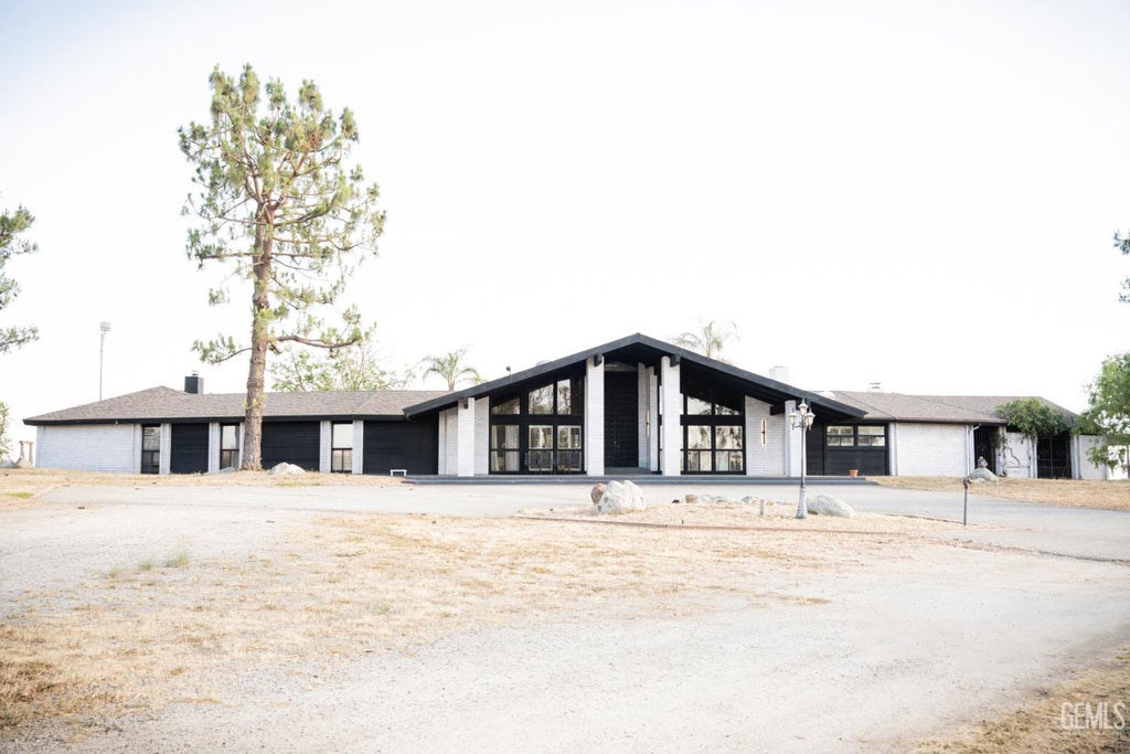 Photo of 34357 Merced Avenue, Bakersfield, CA 93308 (MLS # 202605714)