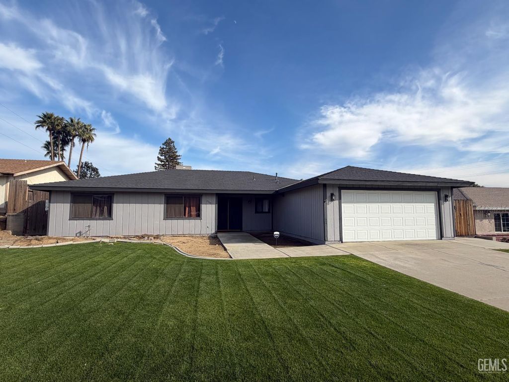 Photo of 2709 Fawndale Court, Bakersfield, CA 93306 (MLS # 202600799)