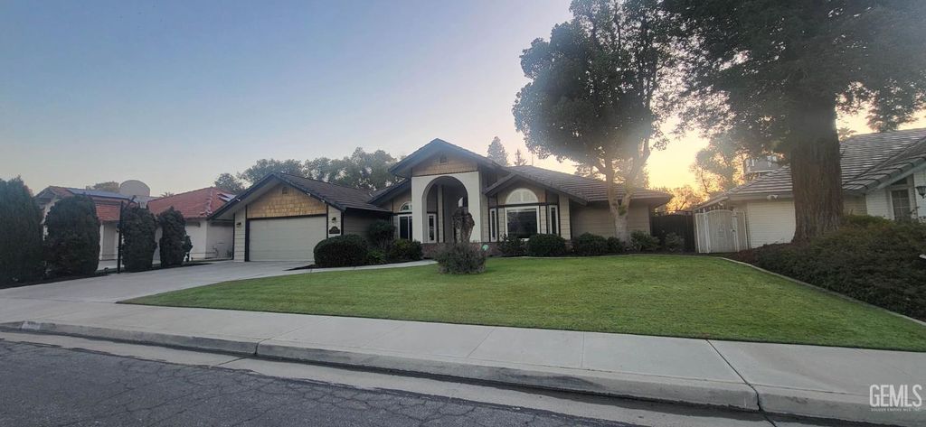 Photo of 2200 Gambel Oak Way Way, Bakersfield, CA 93311 (MLS # 202600804)