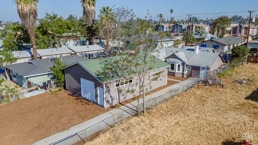 Photo of 1322 Quincy Street, Bakersfield, CA 93305 (MLS # 202601595)